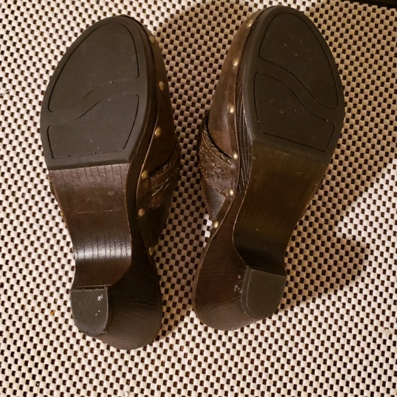 Clogs - Picture 2 of 3